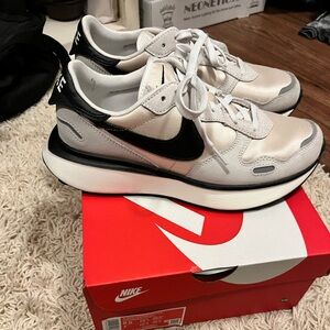 Women’s phoenix waffle size 8.5